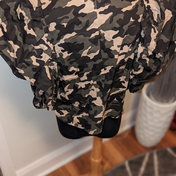 Puffer Sleeveless Shirt - Picture 4 of 6